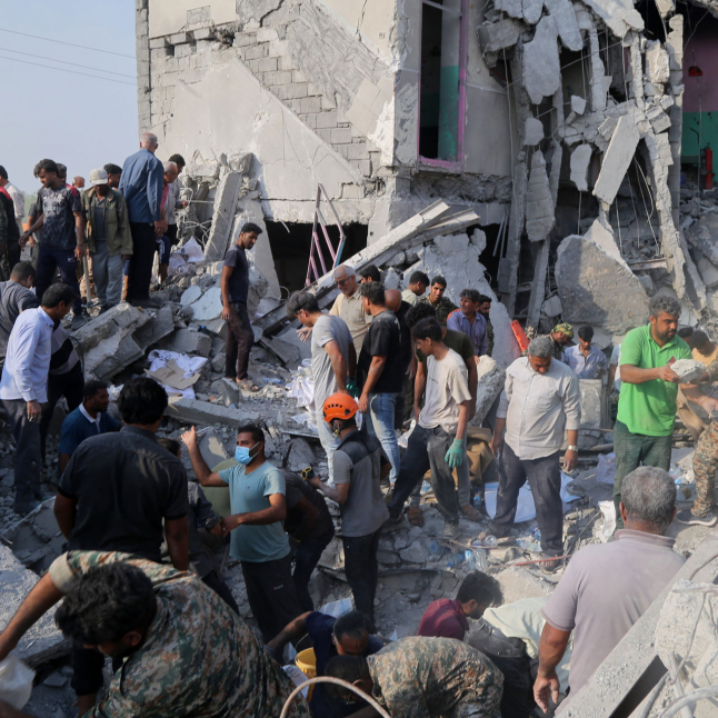 알고리즘 뒤에 숨는 장군들